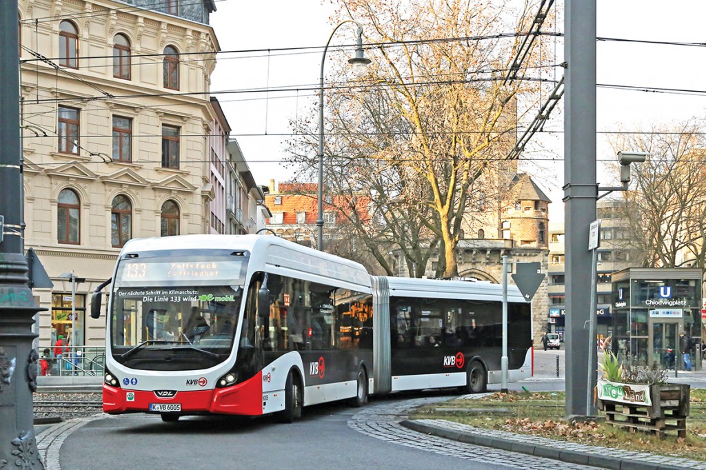 The constricted environment of Chlodwigplatz provides interchange with surface and underground tramways and is a significant passenger source for the 133.