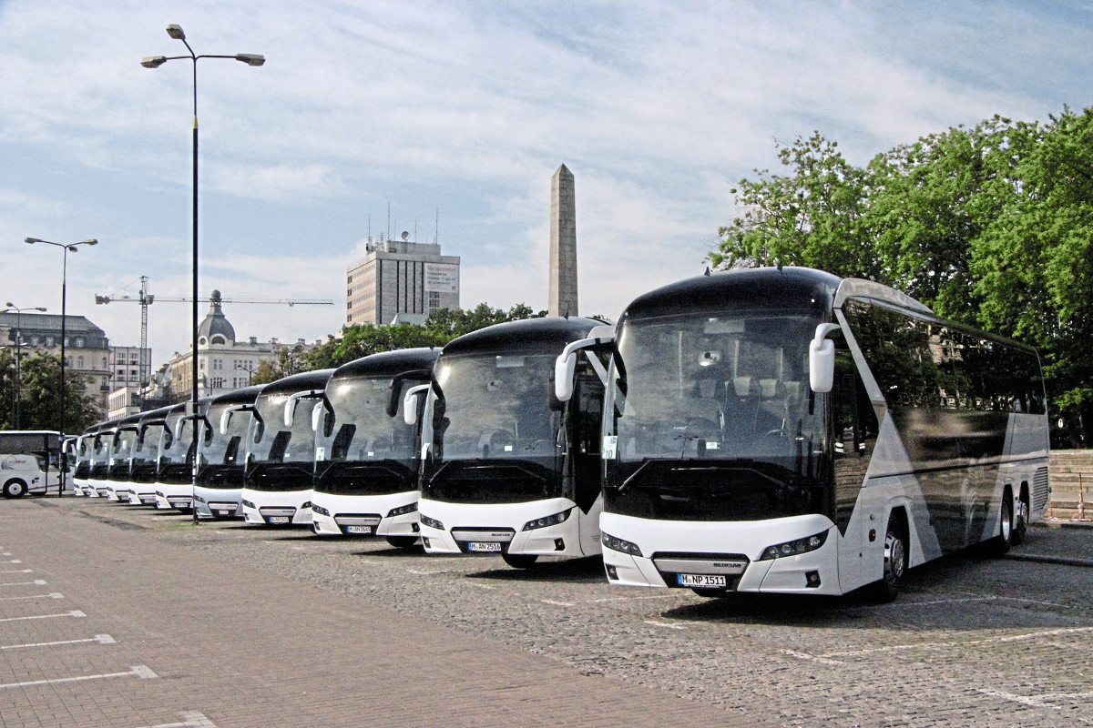 Ten new generation Neoplan Tourliners were lined up outside the Palace of Culture in Warsaw to provide a ‘ride & drive’ experience for journalists on the return three-hour journey to the plant at Starachowice