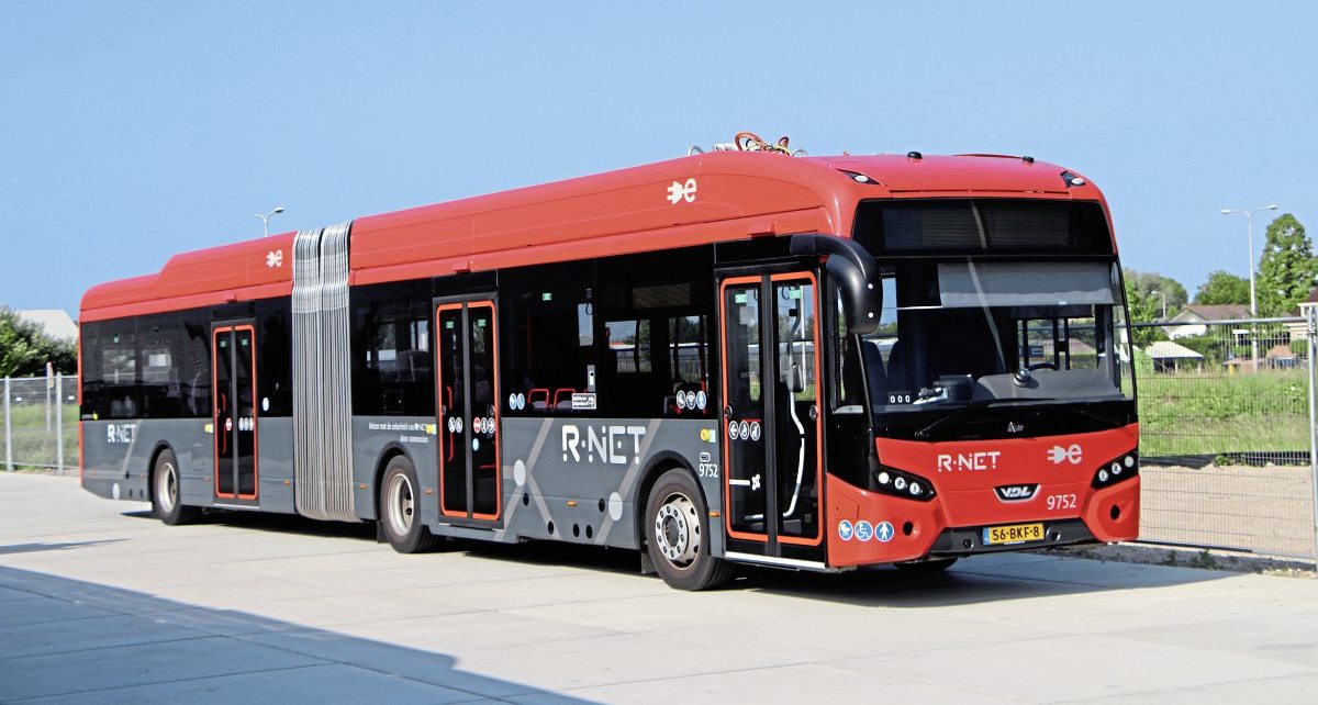 One of the R-Net Citea artics which have three doors and conventional styling