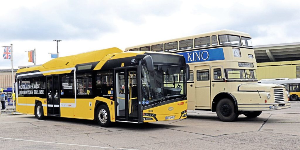 BVG’s latest Solaris alongside 1950s double-decker