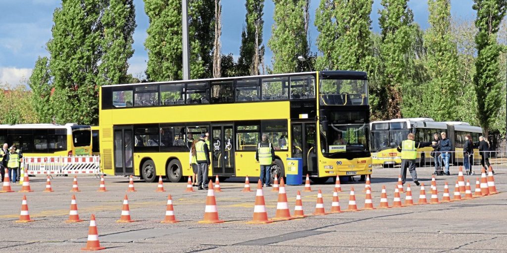 Liam Bishop takes the BVG three-axle double-decker through the gap estimation task