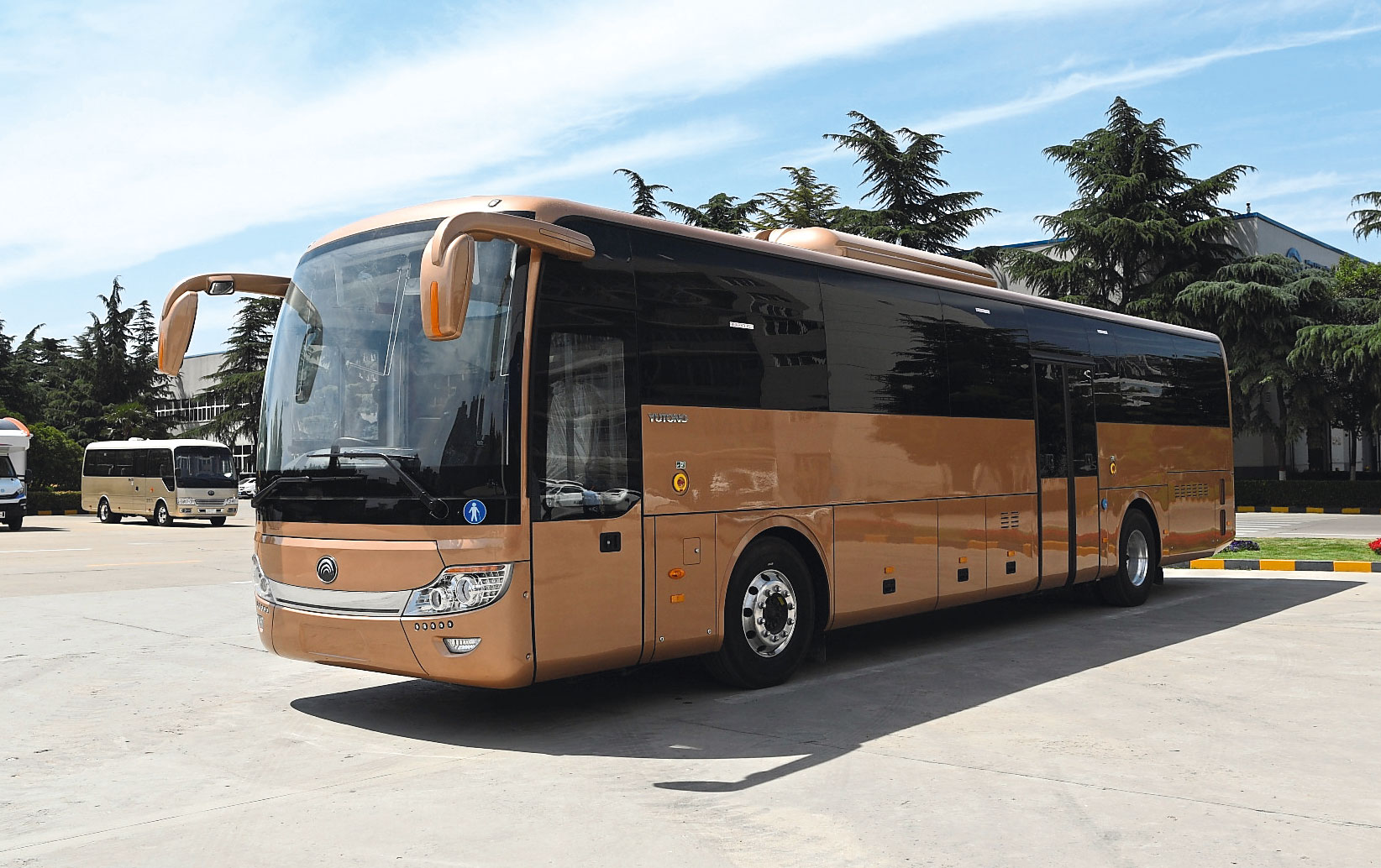 Electric coach lands from Yutong