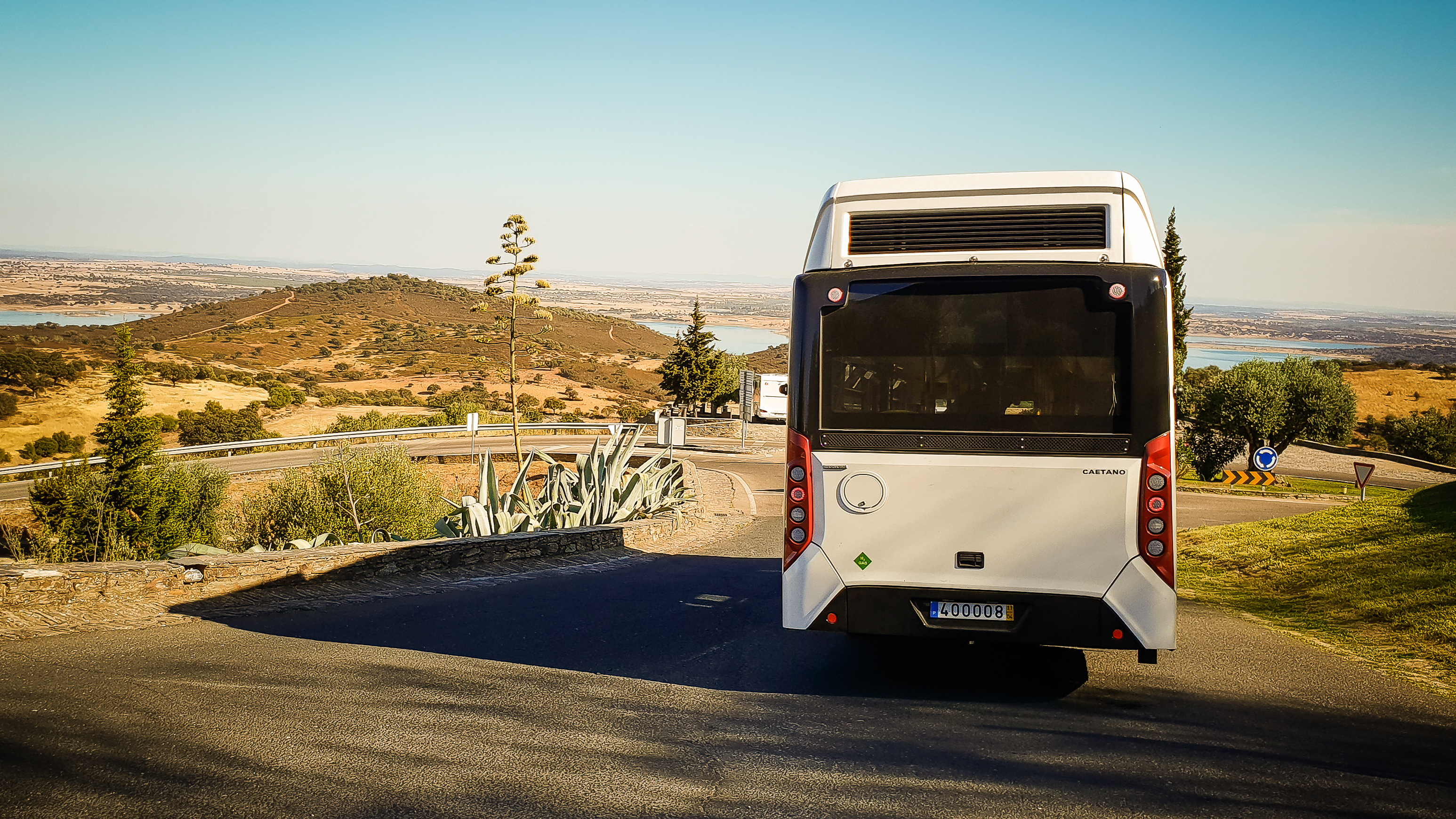 Caetano sells first hydrogen buses in Germany