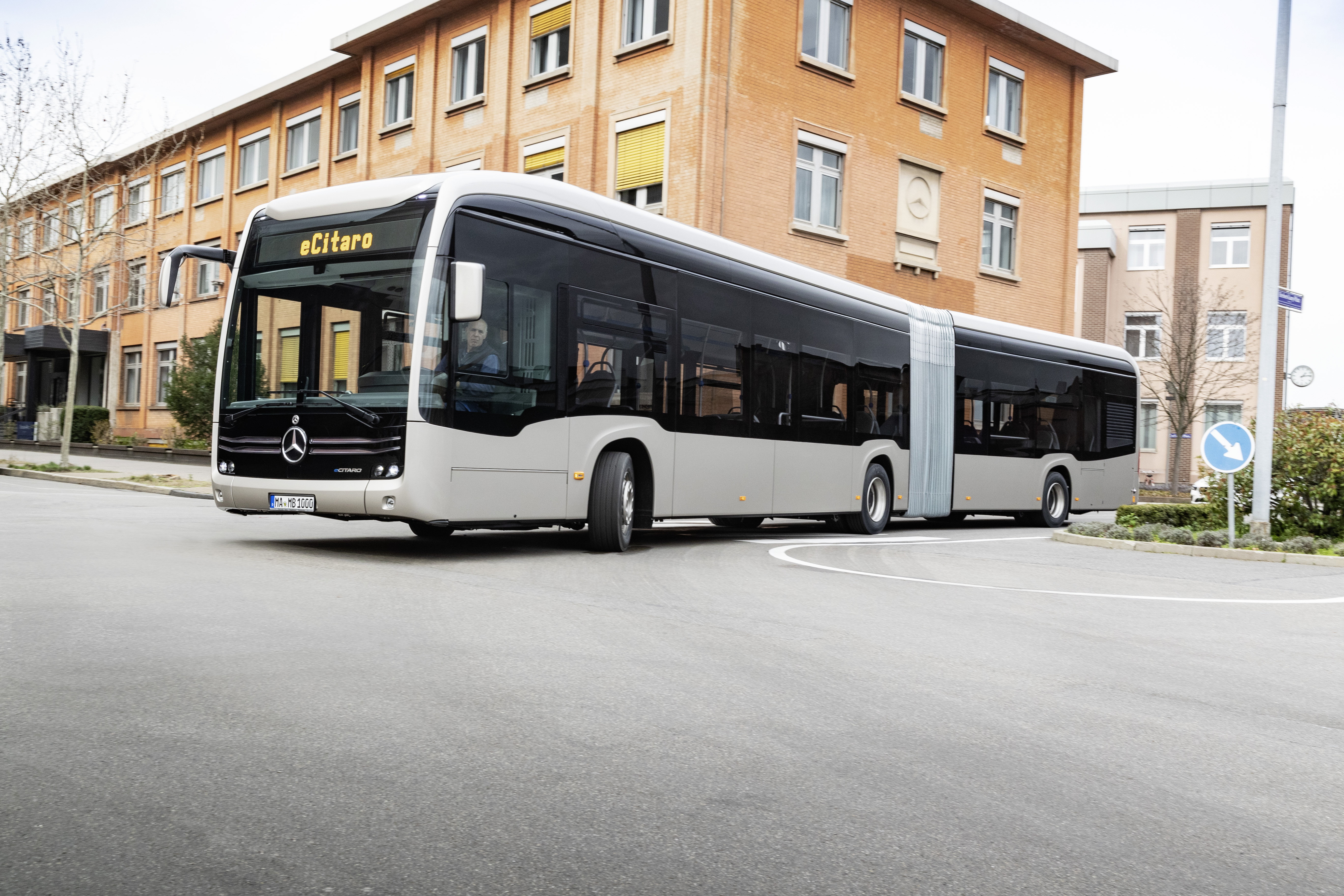 Mercedes announces articulated electric bus