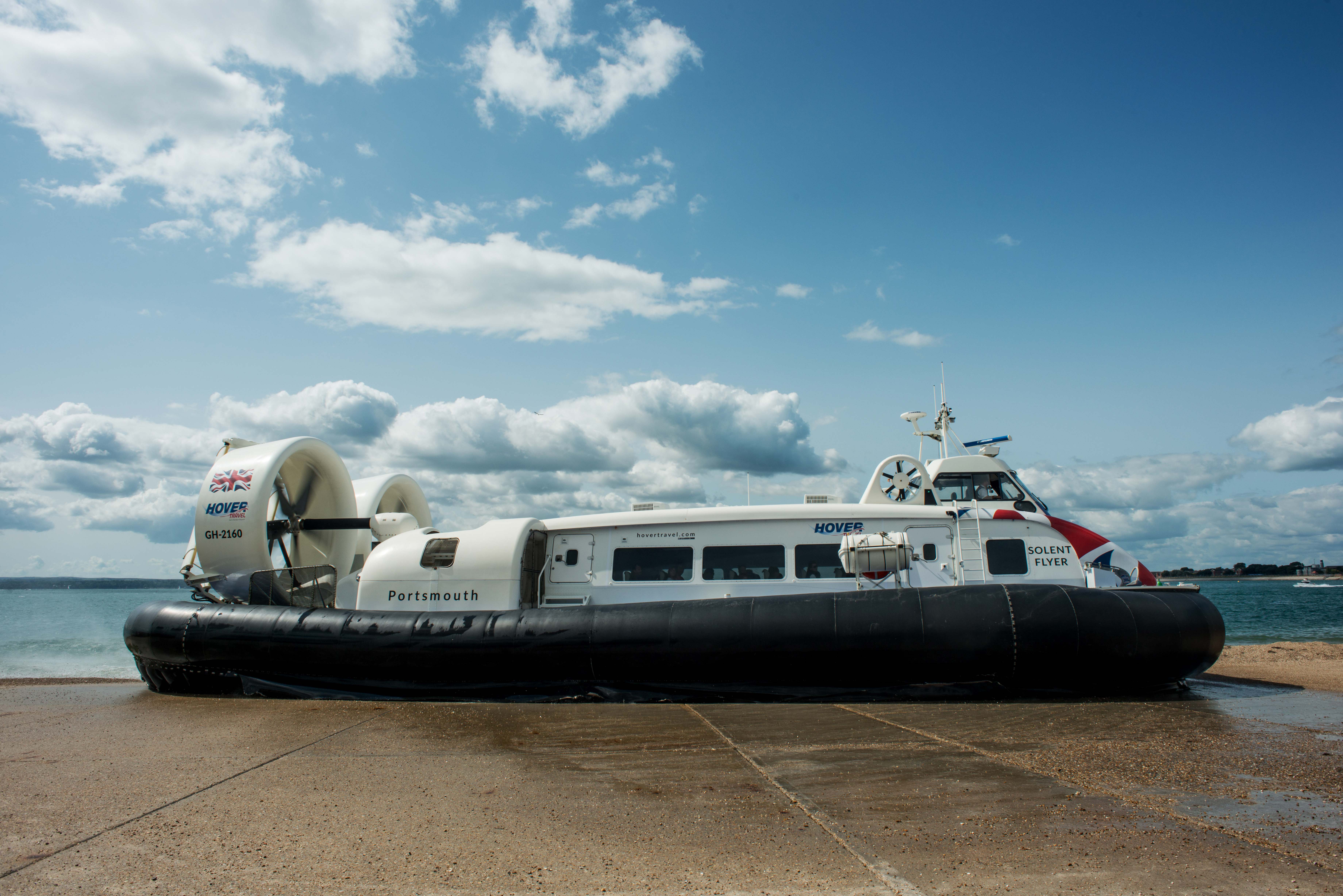 First Johnsons coach arrives for Hovertravel