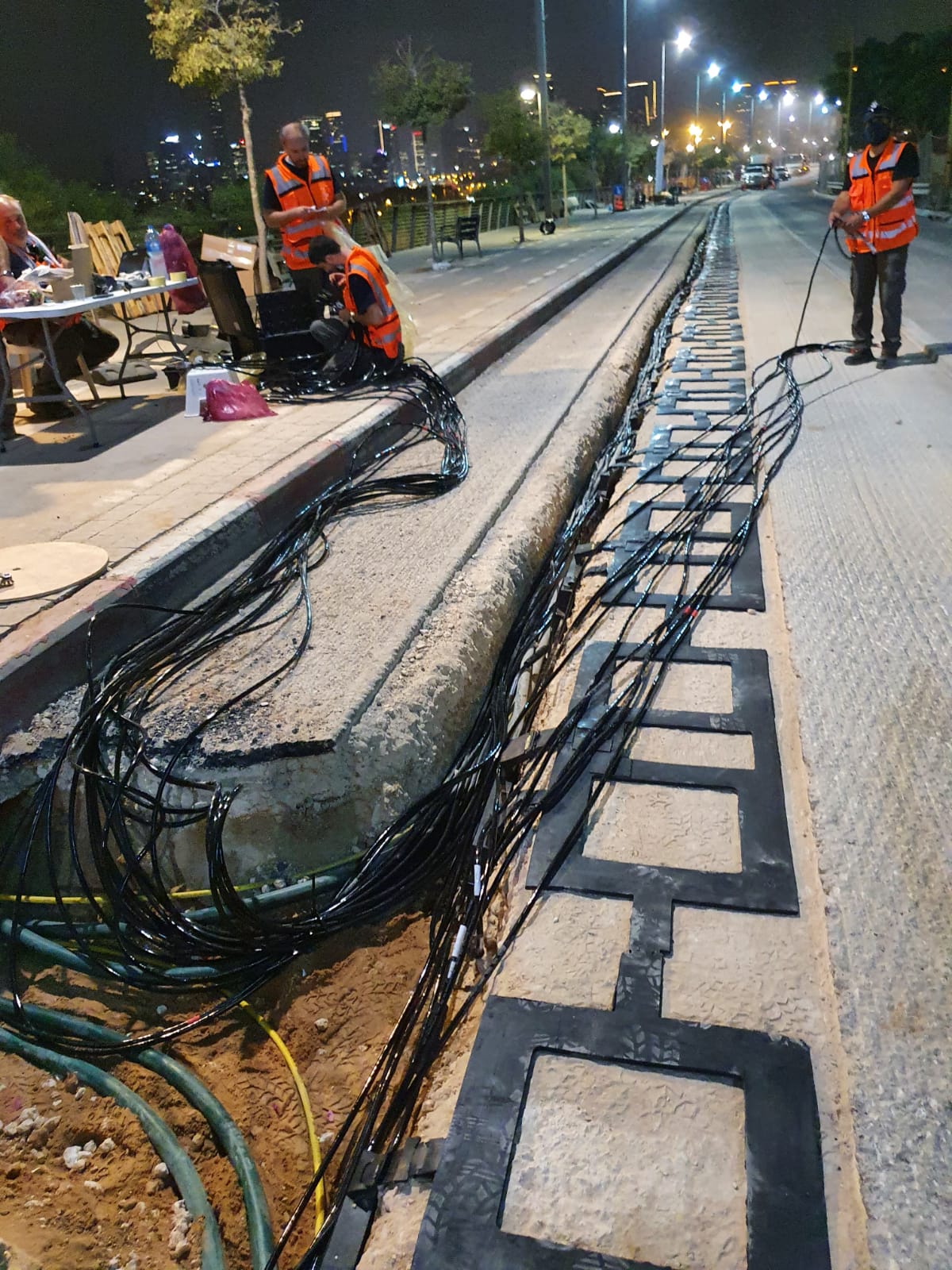 Israel installs ‘charging road’ for electric buses