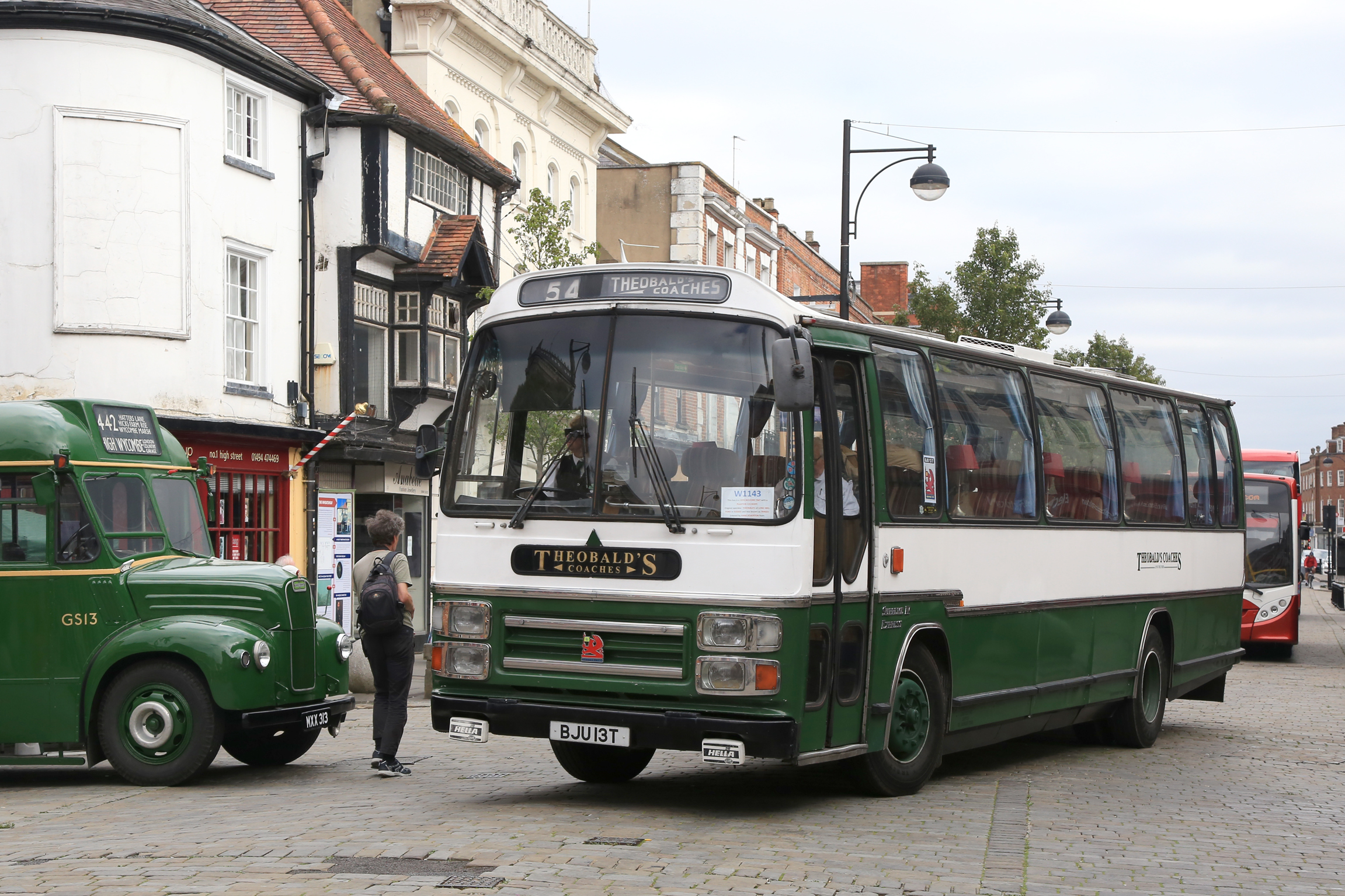 Showbus flies by