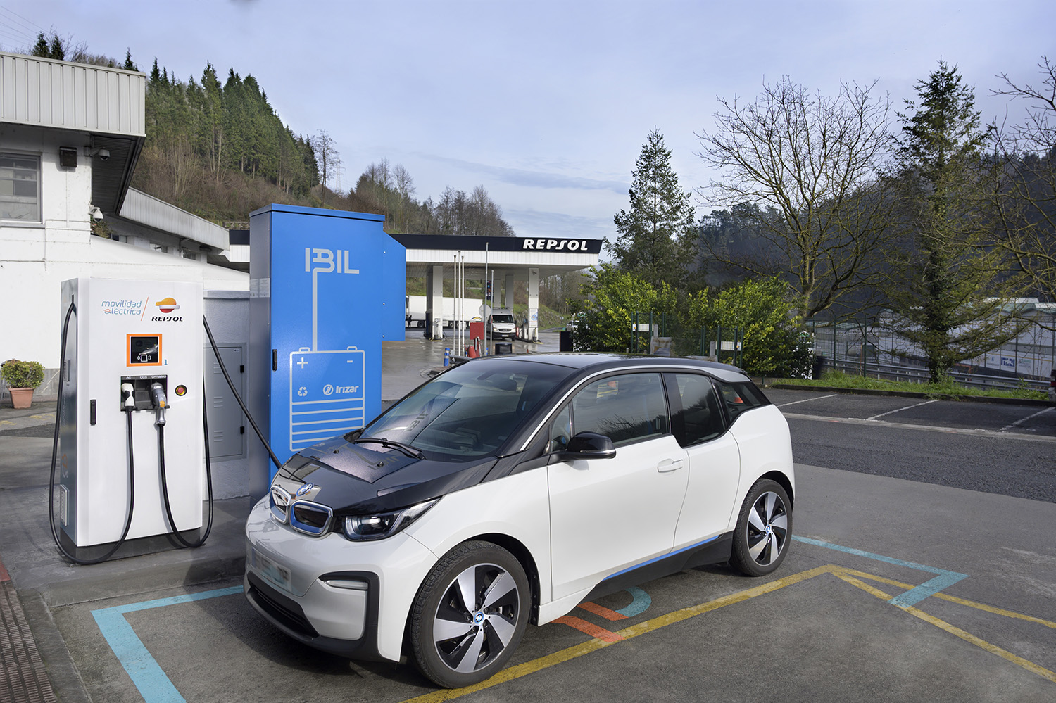 Irizar bus batteries used for charging station