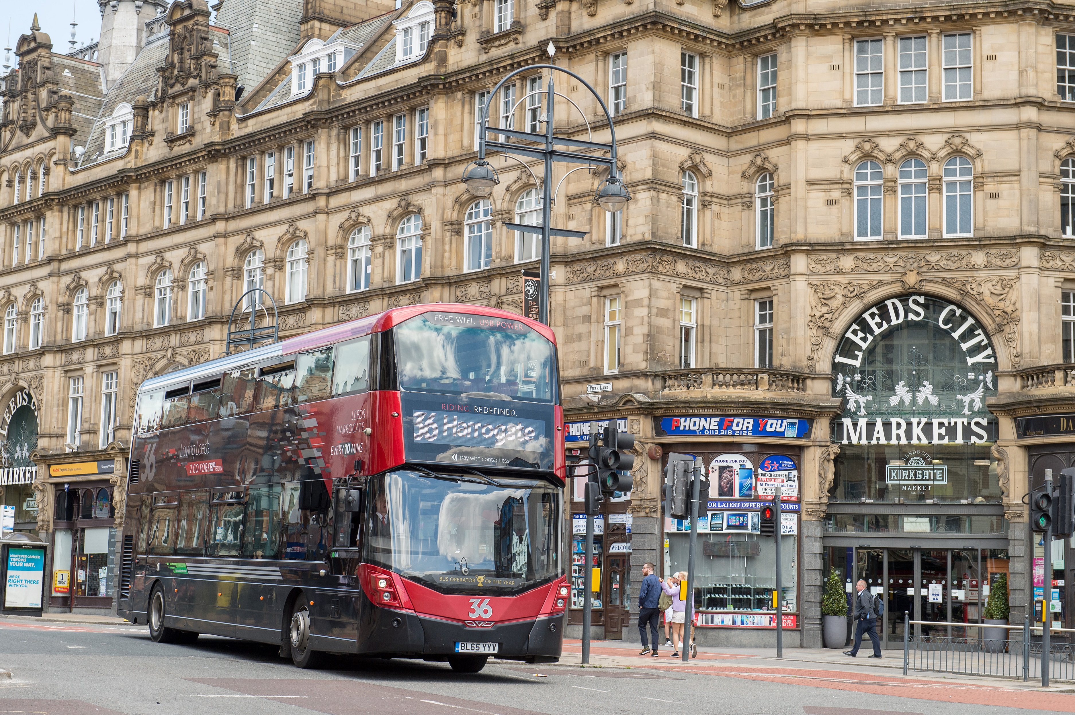 Harrogate buses return to the night