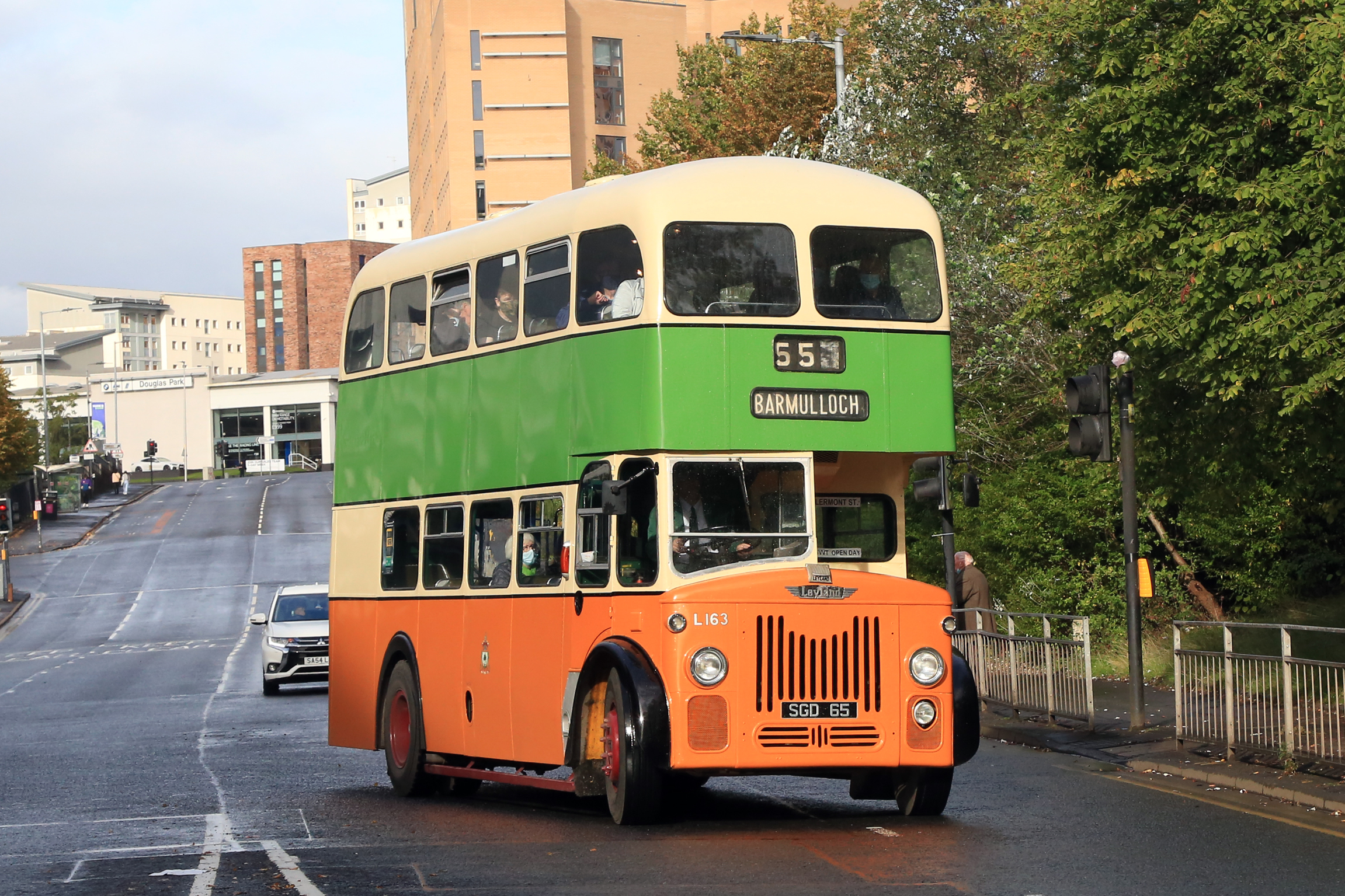 In one of Sunday’s sunnier breaks, a 1958 Glasgow Corporation Leyland PD2 with Alexander bodywork turns out of Killamont Street by Buchanan Bus Station