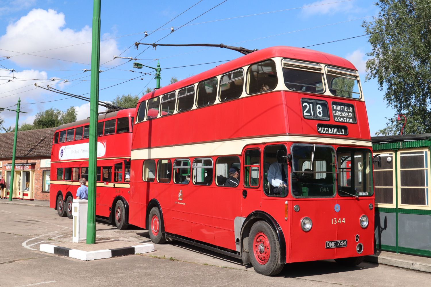 One of Manchester Corporation’s last batch of new trolleybuses, this BUT9612T has a Metropolitan Vickers 95hp motor and Burlingham 60 seat body. It was delivered with 61 similar vehicles in November 1955