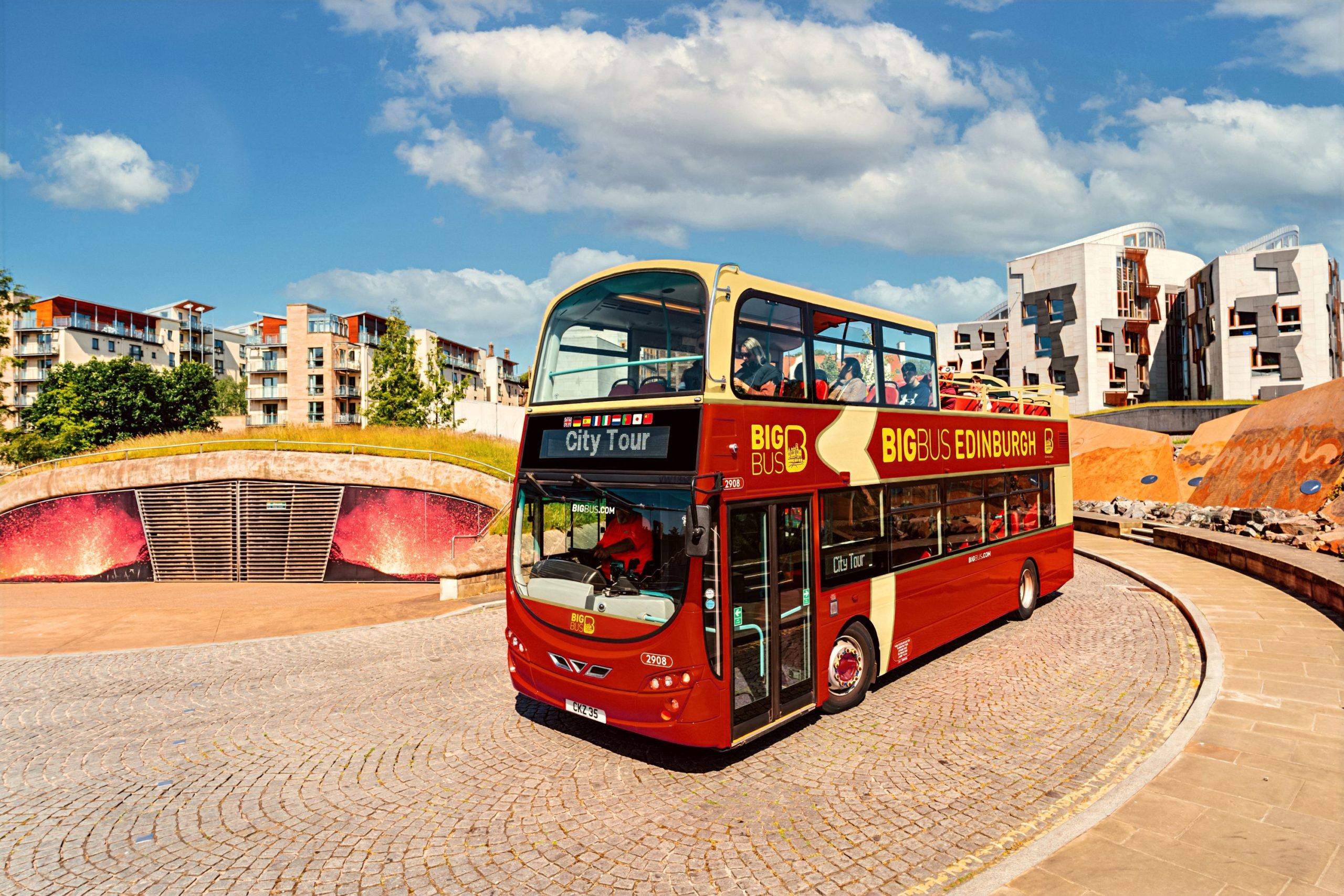 Big Bus Tours and McGill’s collaborate for Edinburgh tours