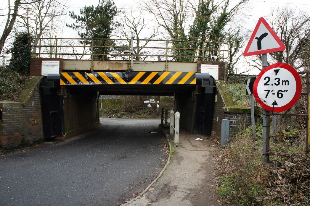 Low-bridge strikes: new solution to mitigate the risks